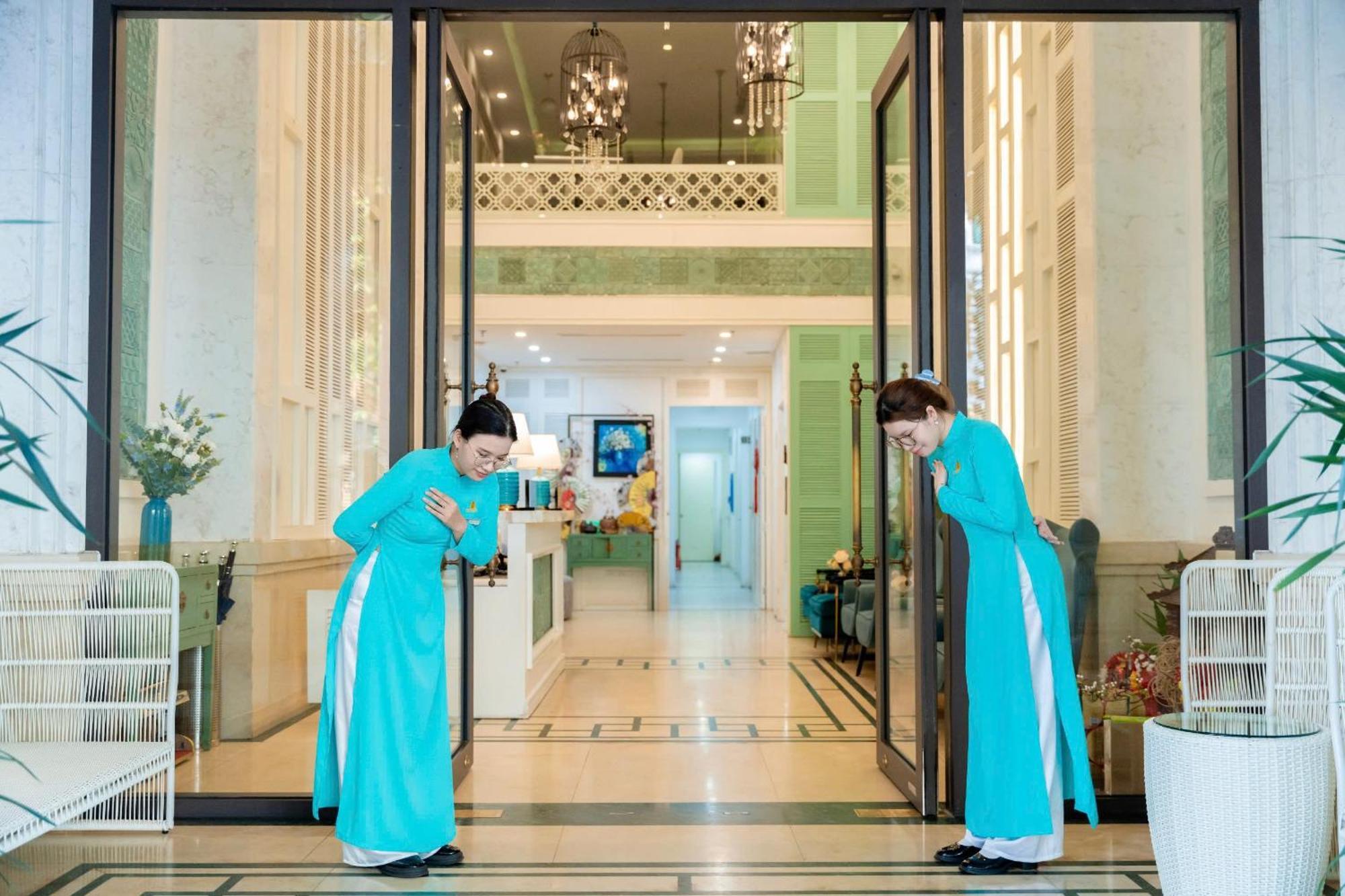 Minasi Hanoioi Lakeside Hotel Экстерьер фото